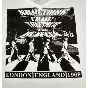 Hard Rock The Beatles Abbey Road 1969 Graphic V-Neck T-Shirt White Women's Large